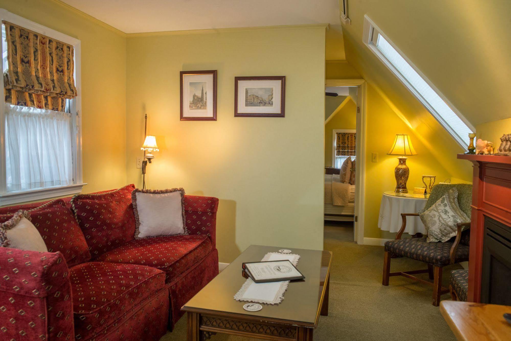 プロビンスタウン ザ ビーコンライト ゲスト ハウス Bed & Breakfast エクステリア 写真